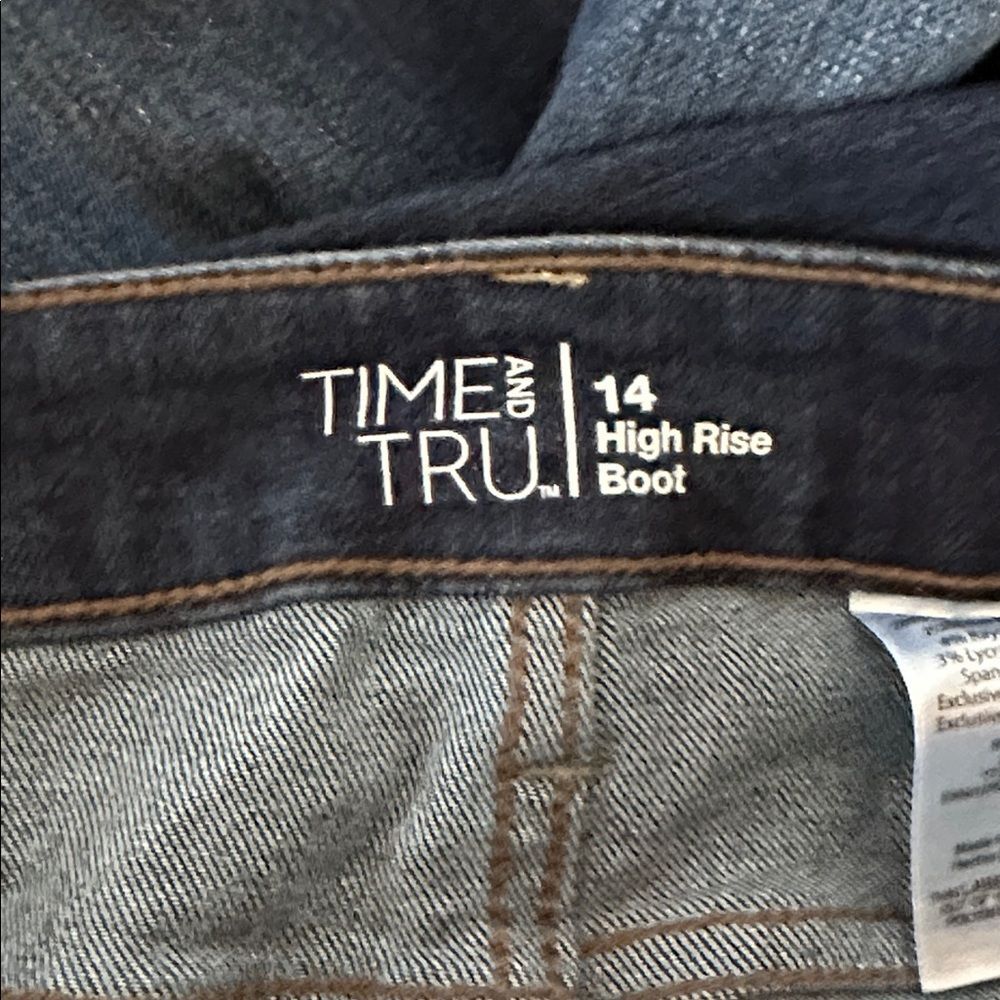 Time and Tru Dark Women's High Rise Blue Straight Leg Jeans Size 14 - Picture 3 of 4